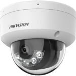كاميرا IP ذكية على شكل قبة 2 ميجابيكسل من هاكفيجن DS-2CD1123G2-LIU مع ضوء هايبرد ذكي وتسجيل صوتي وميكروفون مدمج بتقنية نقل الطاقة عبر الايثرنت وضغط H.265+ مقاومة للماء والصدمات IP67 IK08